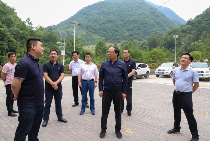 蔡賢忠到上龕中壩調研基層黨建和鄉村振興工作
