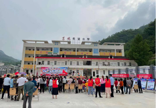 萬峪河鄉“六一”聯合宣傳進校園