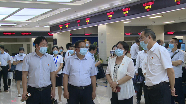 全市行政審批系統優化政務環境第二季度拉練現場會在房縣召開