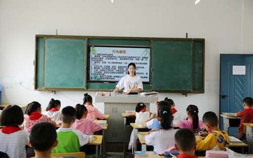 青峰小學(xué)迎來(lái)開(kāi)學(xué)季