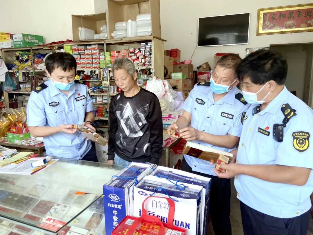 房縣市場監管局、 房縣煙草專賣局聯合開展“守護成長”專項行動