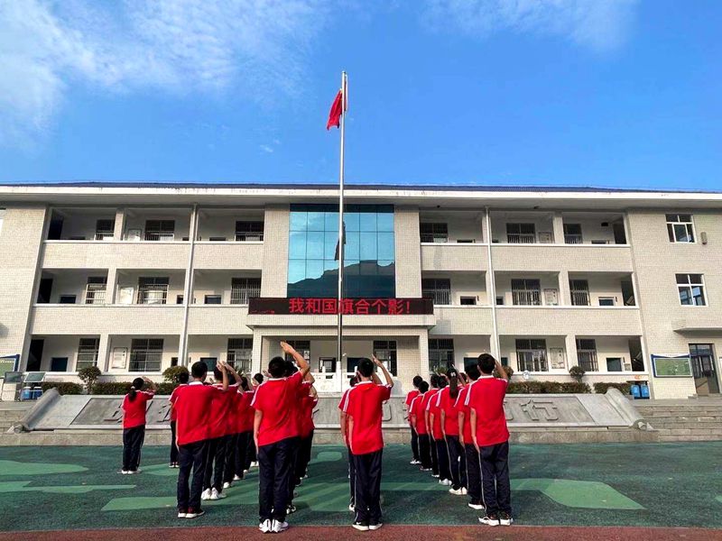 尹吉甫學校舉辦系列主題活動喜迎國慶
