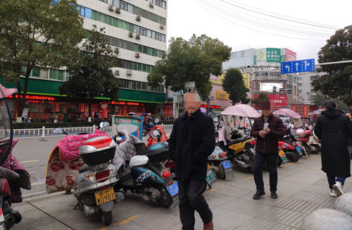 記者暗訪：大部分市民出門佩戴口罩 仍有少數不戴還扎堆
