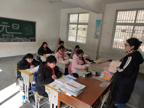 碧桂園“愛心筑夢 暖冬助學”活動走進紅塔鎮南潭小學