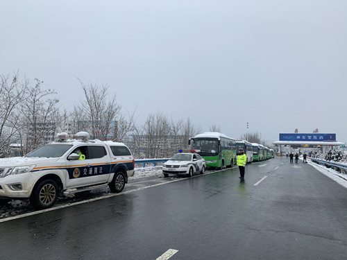 房縣積極應(yīng)對冰雪天氣 確保安全有序返程