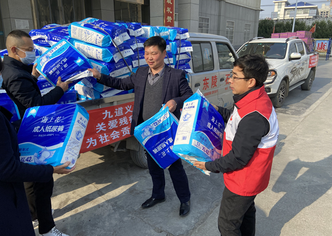 縣紅十字會(huì)攜手社會(huì)愛心人士為殘疾人送關(guān)愛