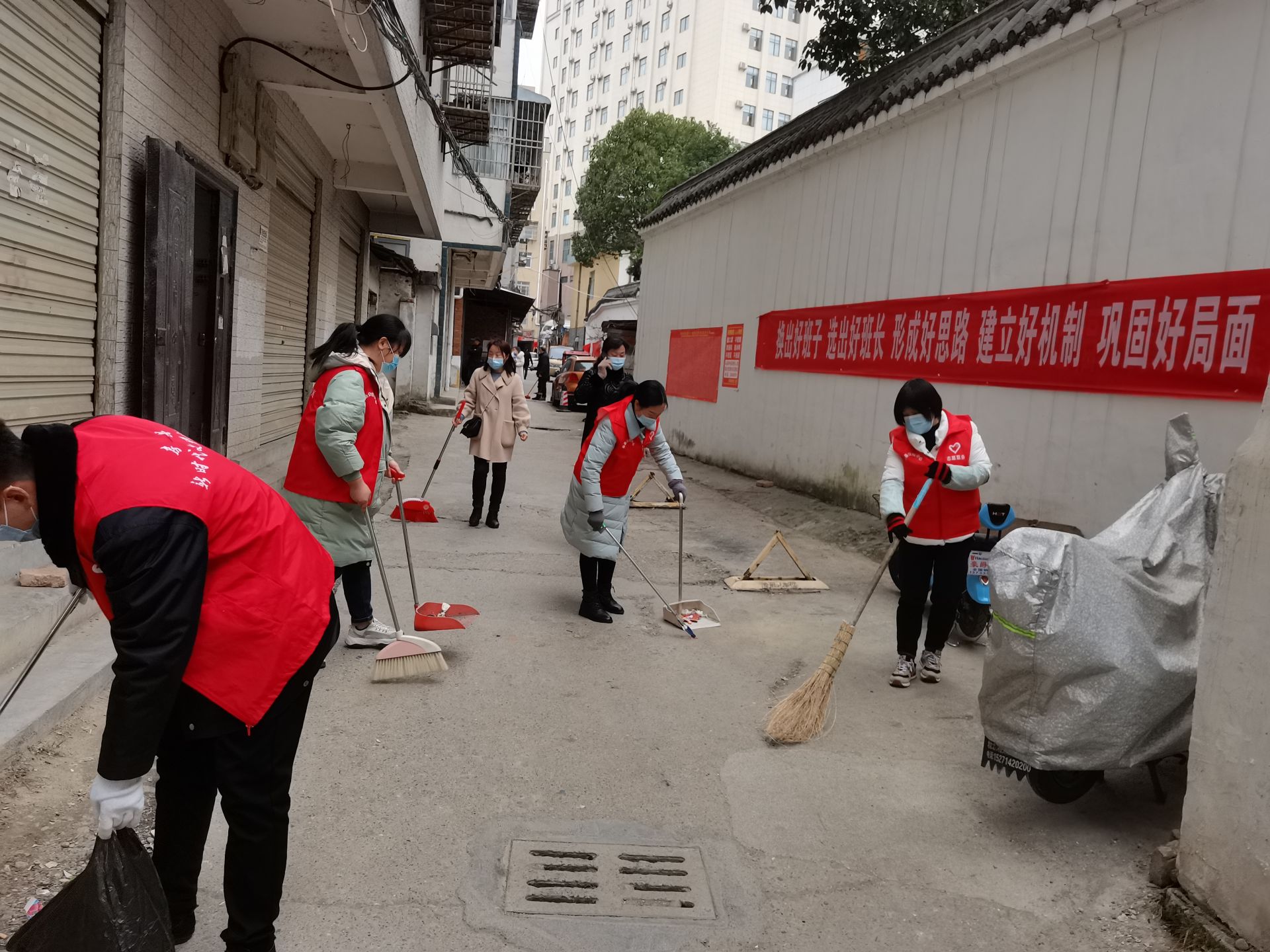 縣公檢中心：扎實(shí)開展“清潔房縣”義務(wù)清掃活動(dòng)