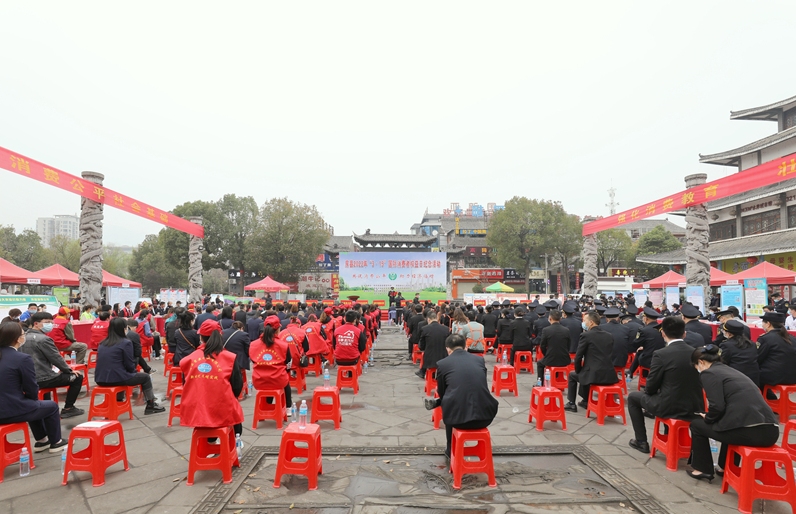 “3·15”普法宣傳 房縣法院在行動