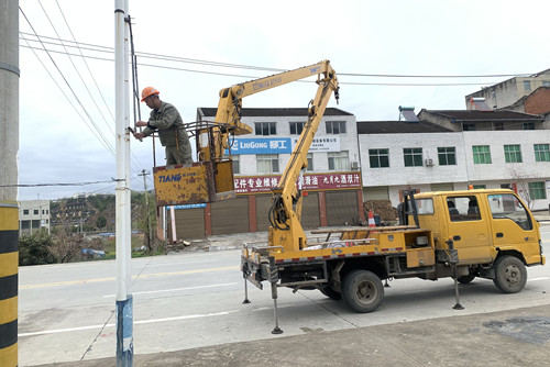 縣路燈管理所：積極應對風雨天氣  保障路燈設施安全