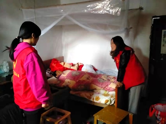 大木廠鎮開展“情暖夕陽 愛心敲門”志愿服務活動