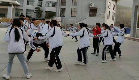 縣職校成立“青春同伴”心理社團