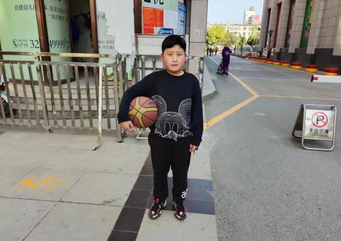 品德高尚 拾金不昧——彰顯新時(shí)代少年風(fēng)采
