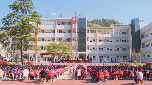 門(mén)古寺鎮(zhèn)商會(huì)頒發(fā)獎(jiǎng)學(xué)金 激勵(lì)家鄉(xiāng)學(xué)子成長(zhǎng)成才
