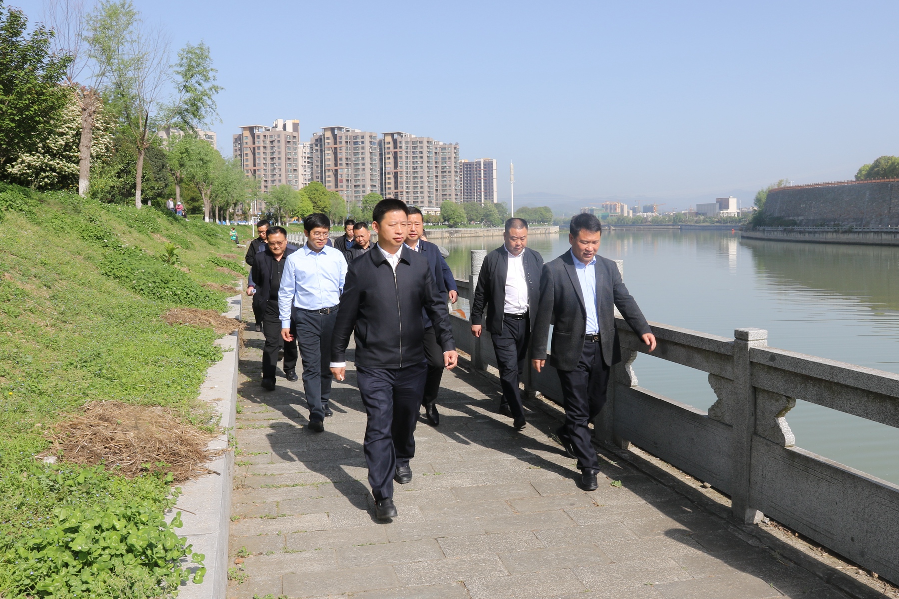 紀道清巡河時強調：嚴格落實河長制  推進馬欄河流域水質穩定達標