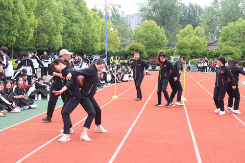 縣實驗中學舉行慶“五一”暨首屆趣味運動會