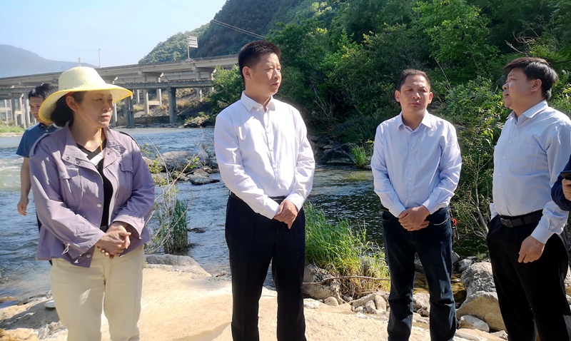 紀道清巡河時強調：突出重點 綜合治水 全力確保馬欄河水質穩定達標