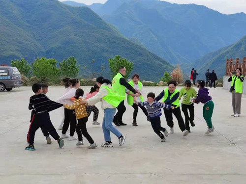 湖北房縣為1162名特殊未成年人撐起關(guān)愛保護(hù)傘