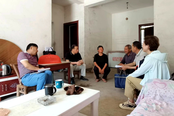 縣融媒體中心赴青峰鎮臥牛觀村開展下基層察民情解民憂暖民心實踐活動