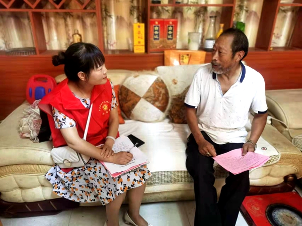 房縣衛健局：小區小巷整治和“足印社區 戶戶走到”工作齊頭并進