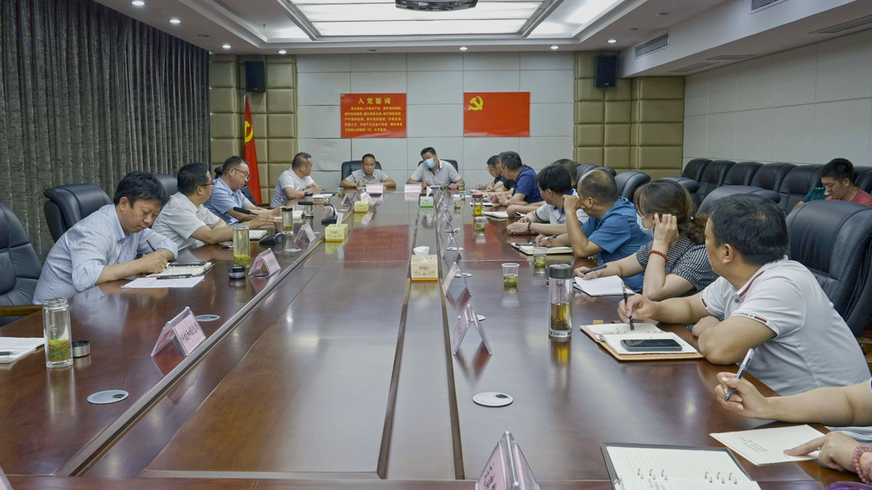 我縣組織收聽收看全國(guó)全省交通保通保暢電視電話會(huì)