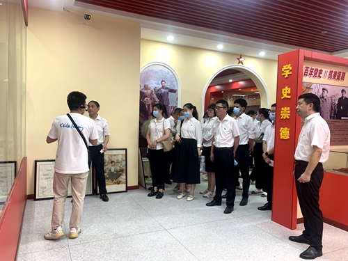 房縣人社局開展“七一”紅色教育活動