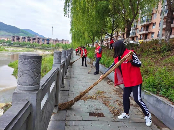 房縣青峰鎮：用好三支隊伍助力創文工作