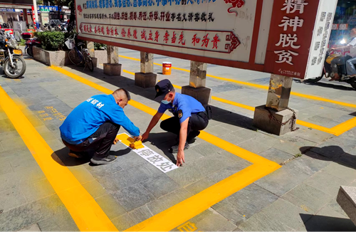 房縣城管：下察解暖出實(shí)招 商業(yè)街區(qū)煥新貌