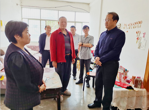 房縣城關鎮面對面訪民情 化解矛盾暖民心