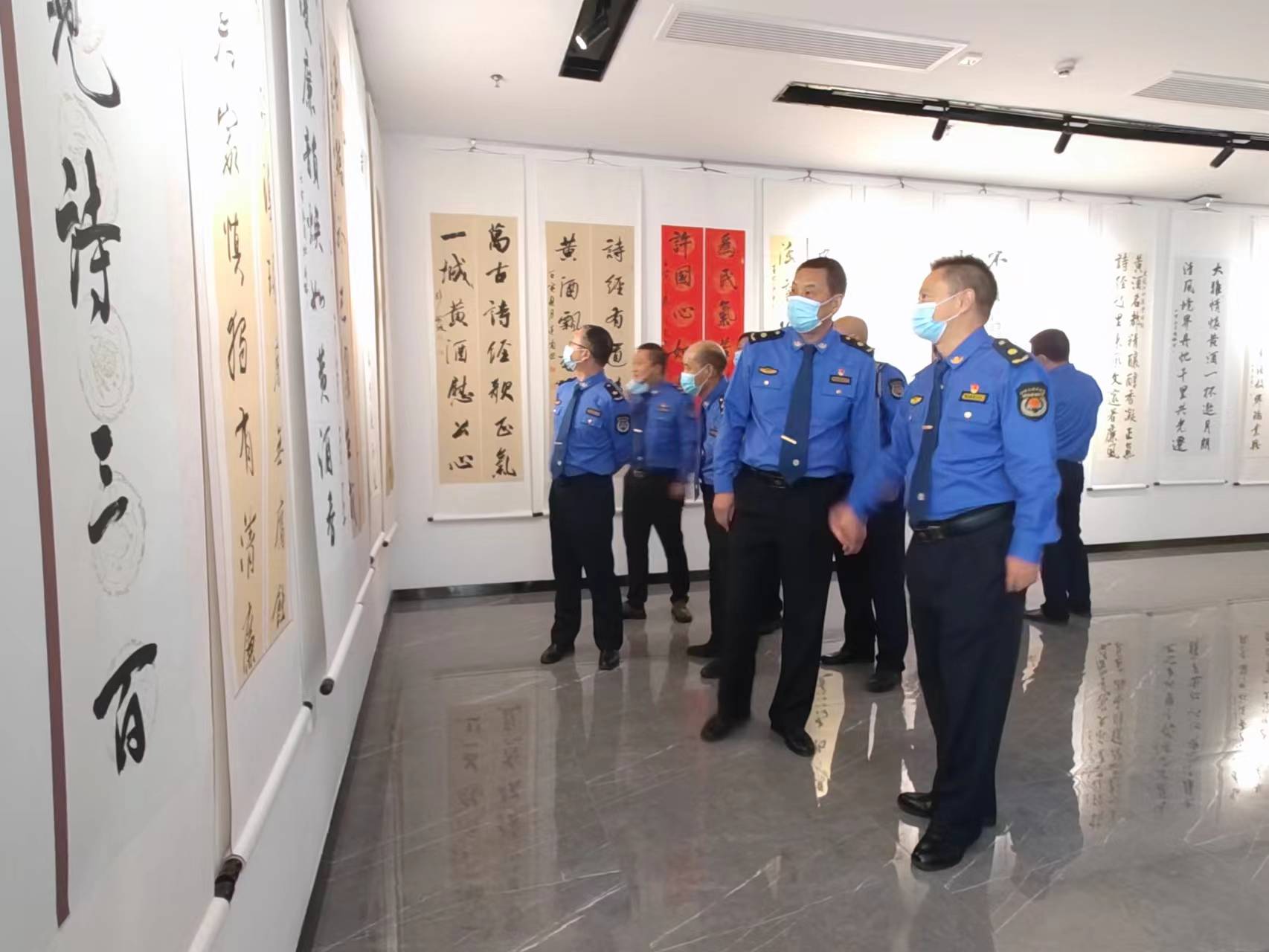 房縣城管：組織觀摩“詩廉房縣”廉潔文化楹聯(lián)展