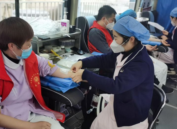 熱血擔當：縣保健院職工“組團”獻血