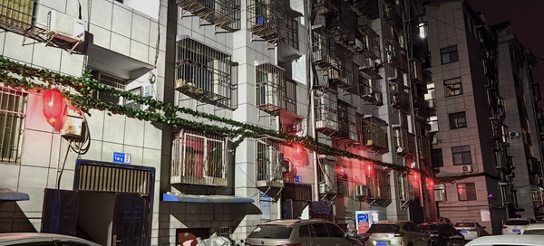 大紅燈籠掛小區  房縣農機中心包聯顯實效