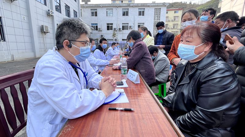 市人民醫院到大木廠鎮開展愛心義診活動