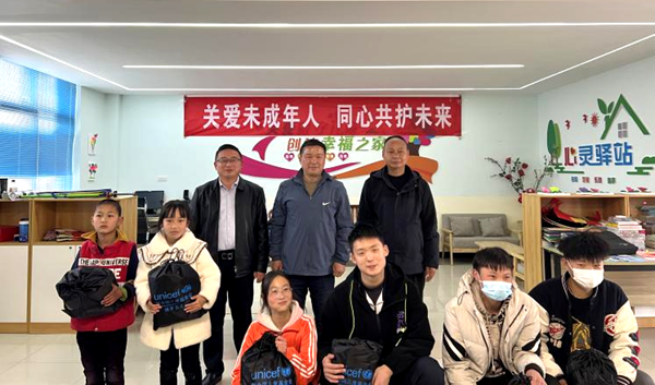 房縣民政局開展“關愛未成年人  同心共護未來”關愛走訪活動