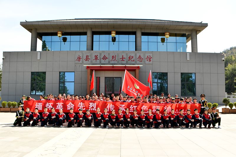 房縣天明小學：緬懷革命先烈  銘記歷史使命