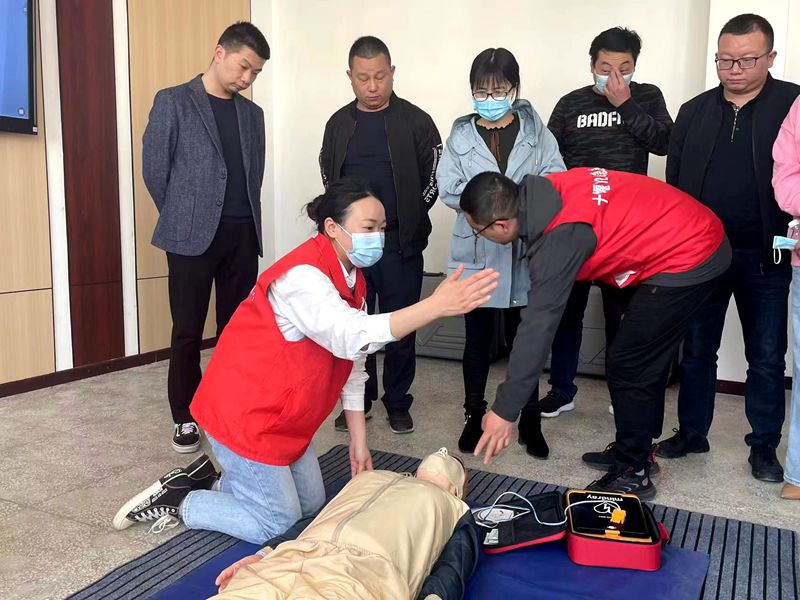 房縣衛健系統開展AED捐贈暨急救業務培訓系列活動