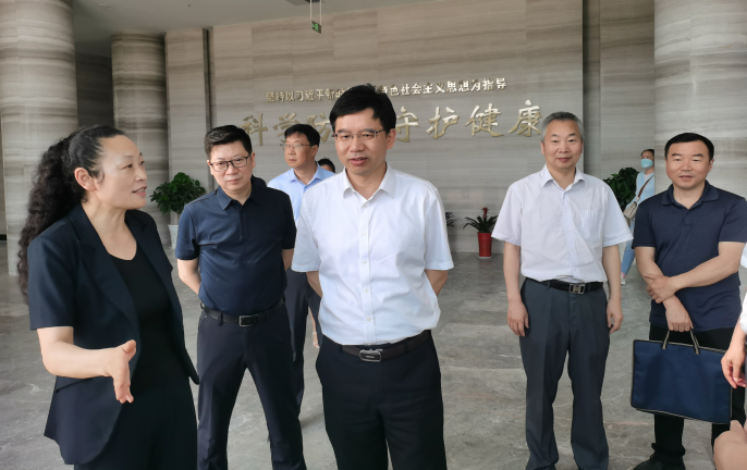 太和醫院院長唐以軍帶隊來房開展“愛家鄉 送健康”衛生基層行活動