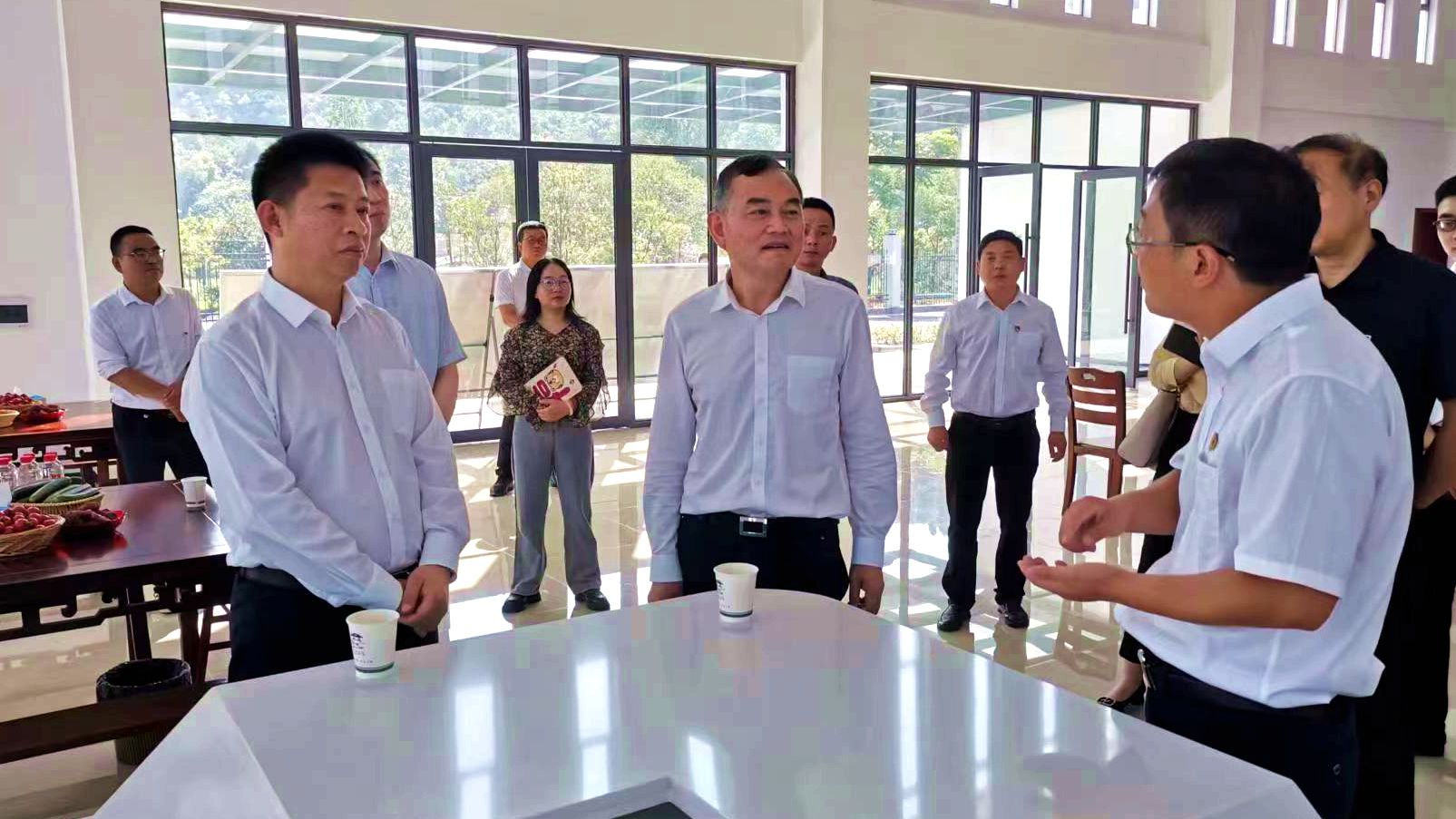 趙哲到房縣開展“七·一”走訪慰問暨下基層實(shí)踐活動(dòng)