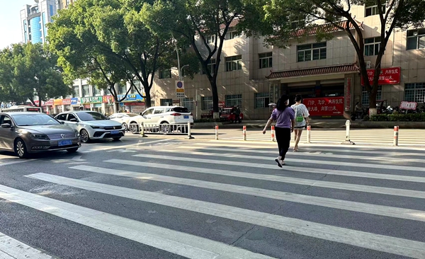 房縣交警：開展機動車“禮讓斑馬線”專項整治行動 助推文明城市創建工作