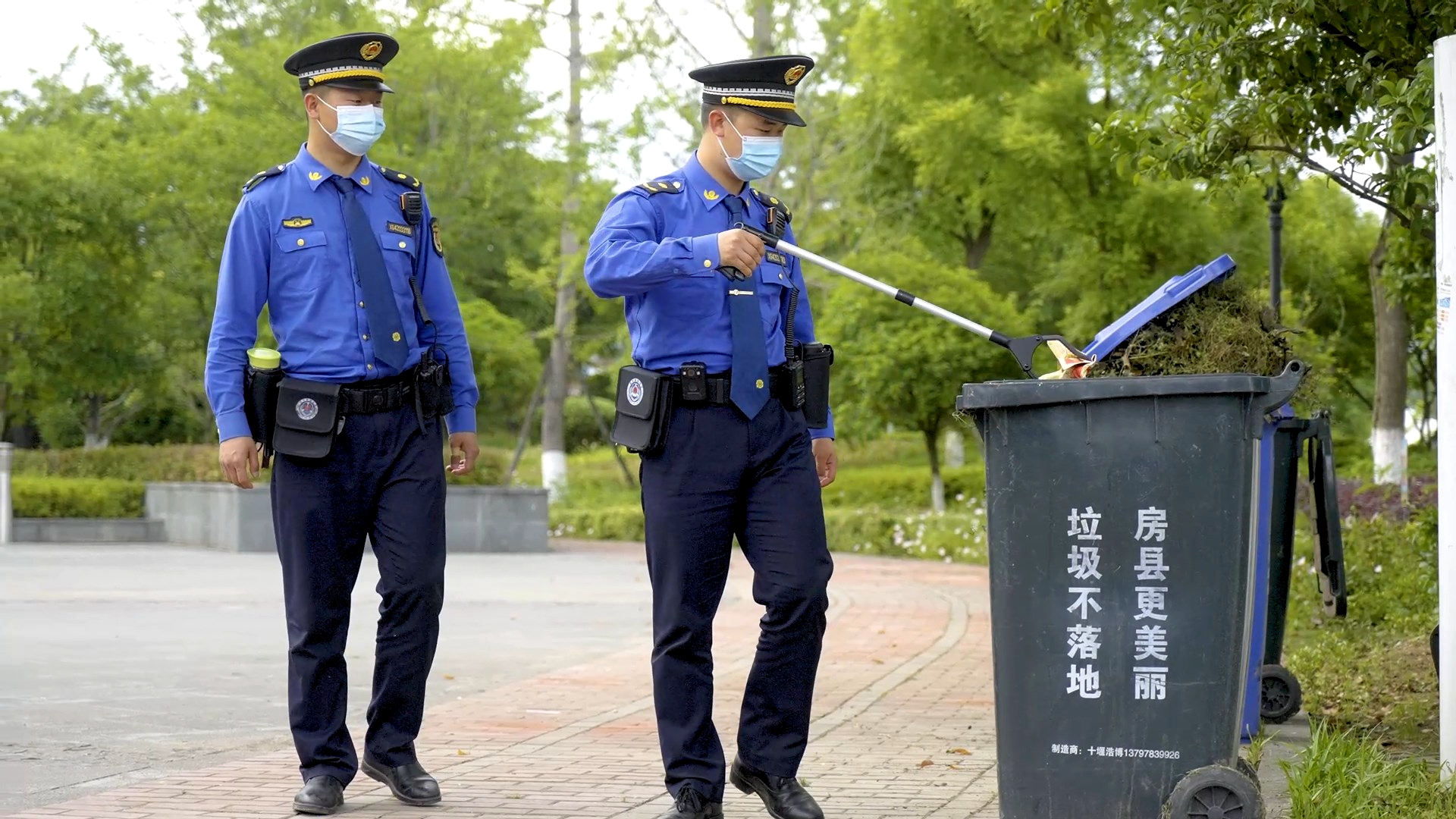【黨旗飄飄】縣城市管理執法局： 以“黨建紅”引領“城管藍” 繪就城市管理新畫卷