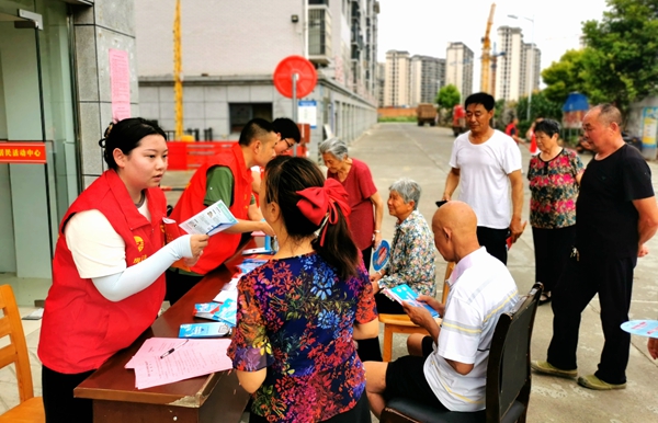 房縣法律服務志愿服務隊：送法進社區 助創文明城