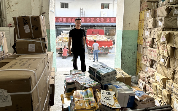 房縣新華書店 全力以赴抓發行 服務學校開學季