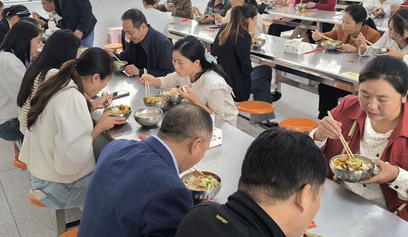 大木中學舉辦“食堂開放日”活動