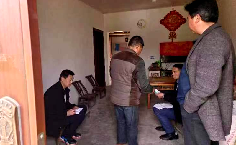 窯淮鎮西溝村：綜治保險進萬家  為群眾撐起“平安傘”