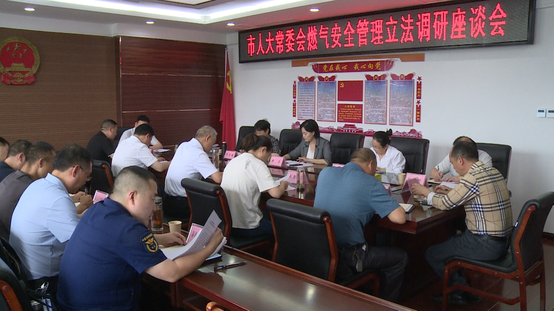市人大常委會副主任黃蕓來房調研