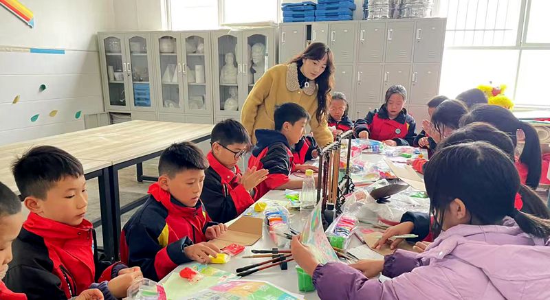 上龕學校:依托鄉土資源 創新美術教學
