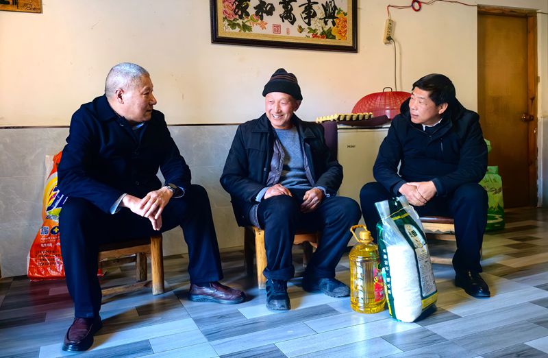 房縣民政局:積極應對雨雪天氣 高效救助困難群眾