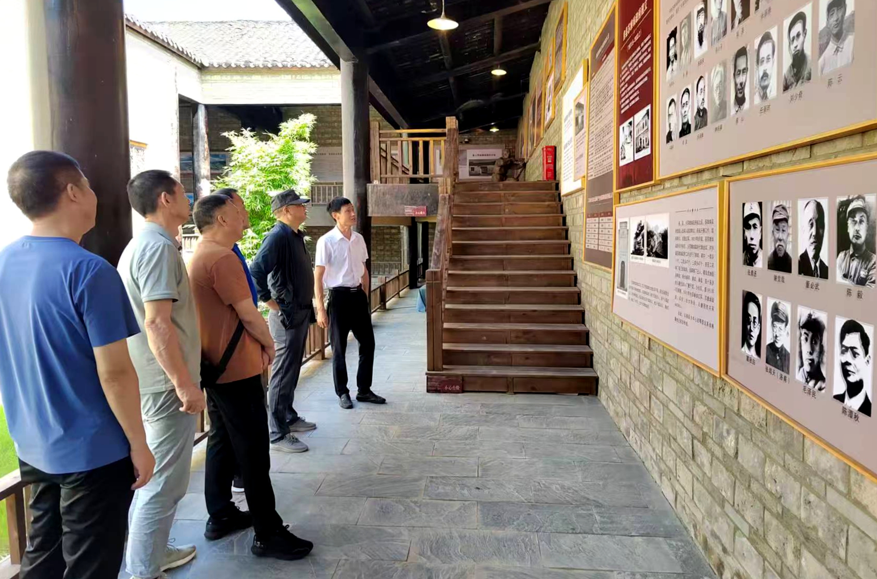 《黨旗飄飄》“檢察藍(lán)”守護(hù)“生態(tài)綠”房縣檢察院第三黨支部筑牢生態(tài)法治屏障
